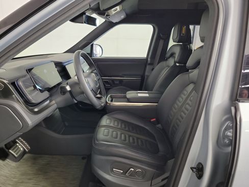 Used 2023 Rivian R1S Adventure AWD/4WD image 20