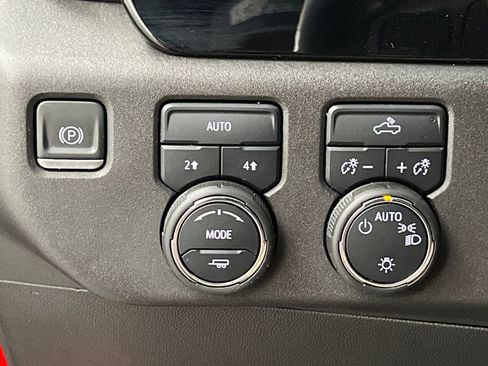 Used 2023 Chevrolet Silverado 1500 LT image 36