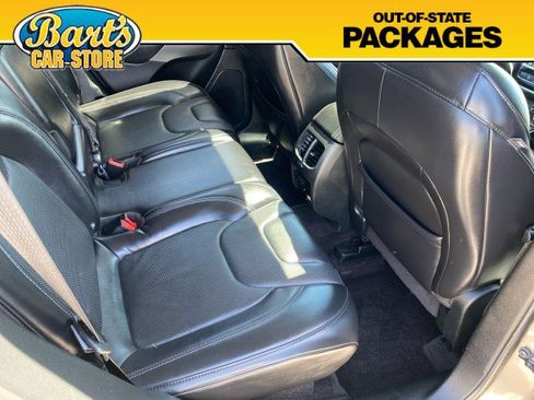 Used 2019 Jeep Cherokee Limited AWD/4WD image 12