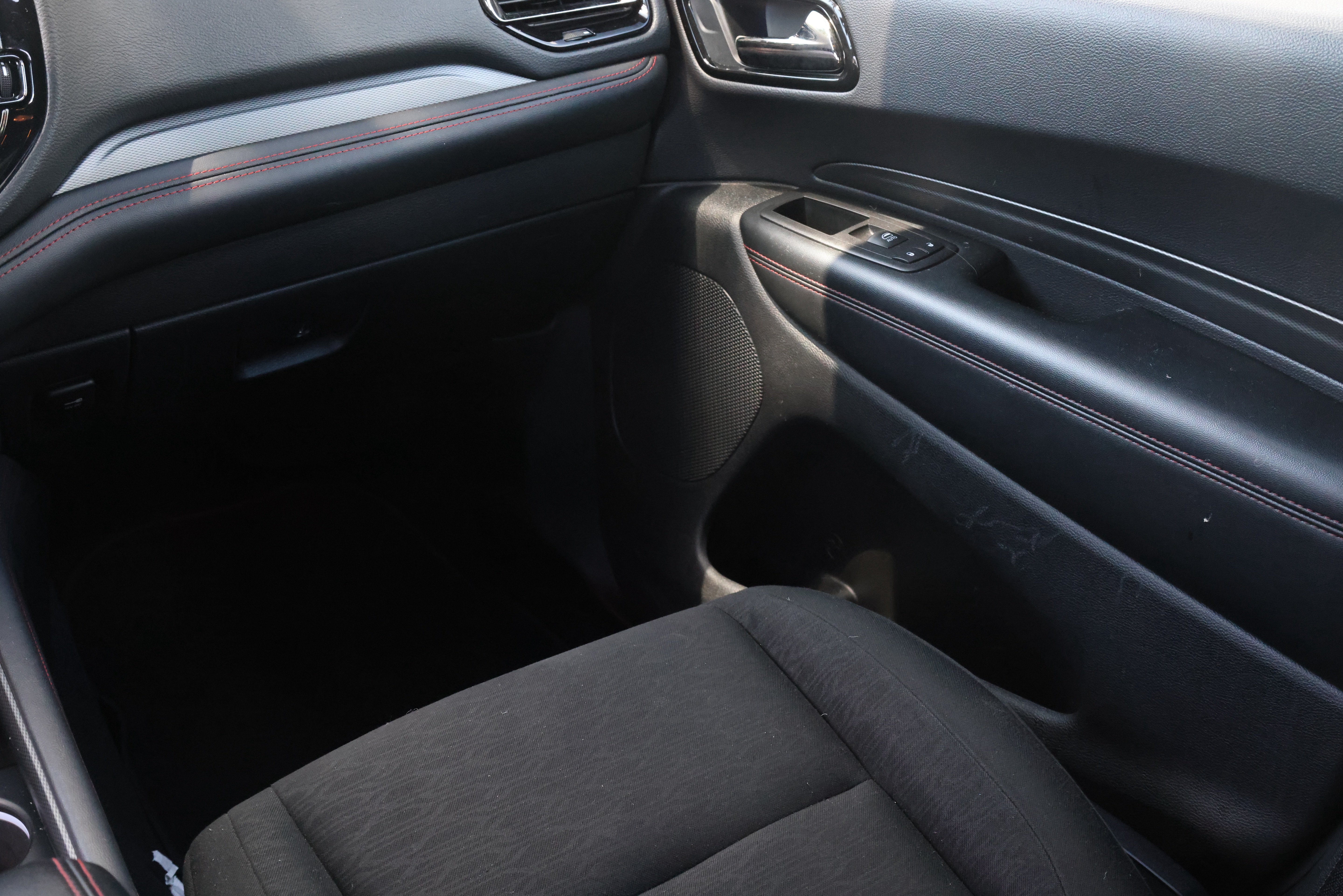 Used 2025 Dodge Durango GT RWD image 12