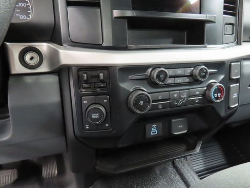 Used 2024 Ford F350 XLT image 53