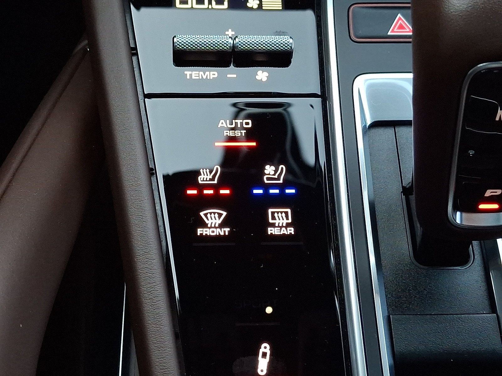 Certified 2023 Porsche Cayenne Turbo S AWD/4WD image 24