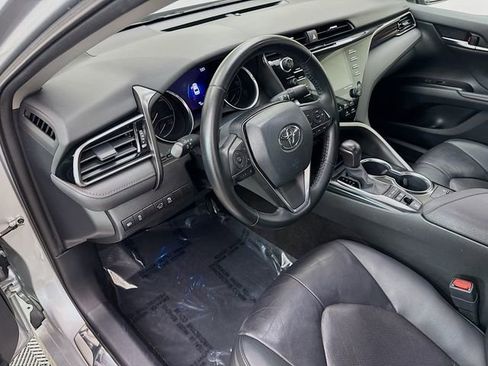 Used 2020 Toyota Camry XLE image 9