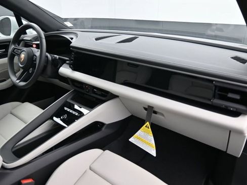 Certified 2025 Porsche Macan Electric RWD image 25
