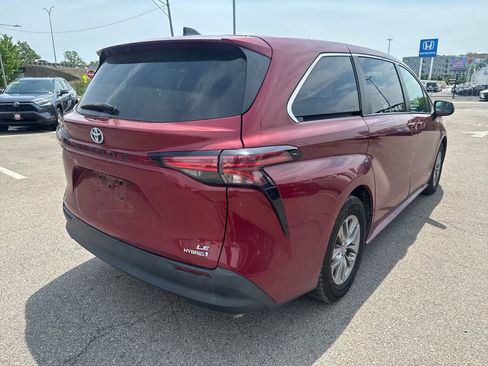Used 2021 Toyota Sienna LE AWD/4WD image 7