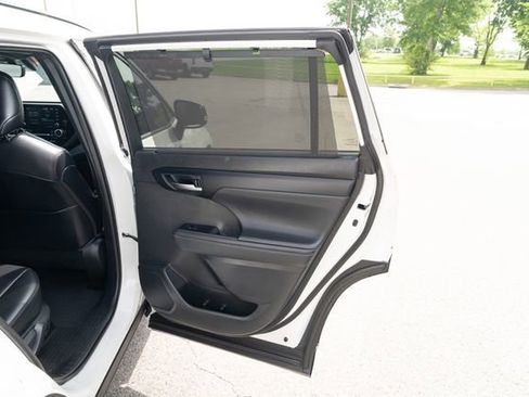 Used 2021 Toyota Highlander XSE FWD image 15