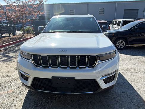 Used 2024 Jeep Grand Cherokee Limited w/ Luxury Tech Group II RWD image 3