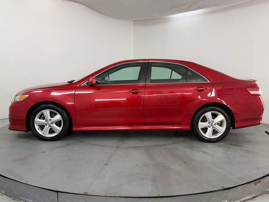 Used 2011 Toyota Camry SE w/ SE Extra-Value Pkg #1 FWD image 4