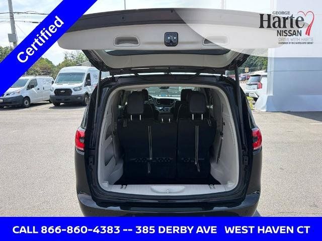 Used 2023 Chrysler Pacifica Touring-L FWD image 20
