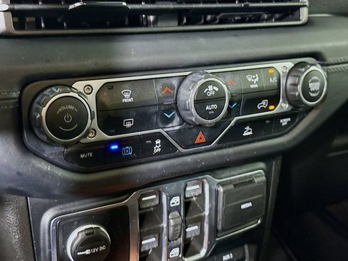 Used 2024 Jeep Wrangler Unlimited Rubicon 4xe w/ Technology Group AWD/4WD image 10