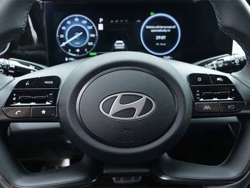 Certified 2025 Hyundai Elantra SEL image 12