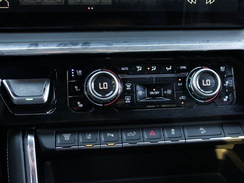 Used 2025 GMC Sierra 2500 Denali Ultimate image 39