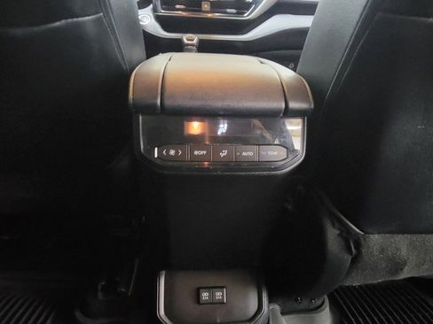 Used 2021 Toyota Highlander XLE image 26