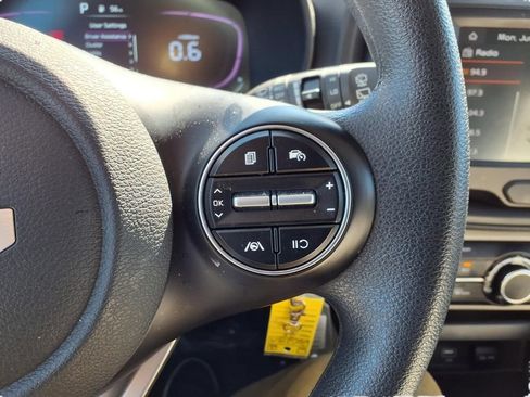 Used 2025 Kia Soul LX w/ LX Technology Package FWD image 24