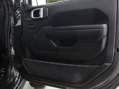 Used 2021 Jeep Wrangler Unlimited Rubicon w/ Safety Group AWD/4WD image 9