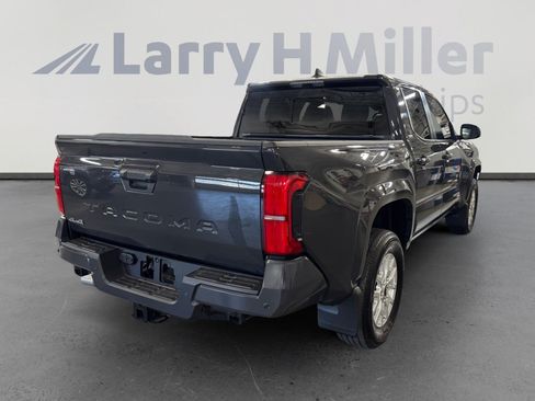 Certified 2025 Toyota Tacoma SR5 AWD/4WD image 5