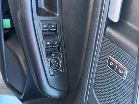 Used 2020 Ford Edge SE image 9