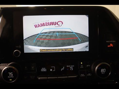 Used 2023 Toyota Highlander XLE FWD image 23