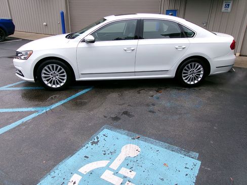 Used 2016 Volkswagen Passat 1.8T SE image 2