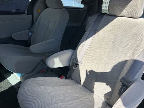 Used 2011 Toyota Sienna LE image 7
