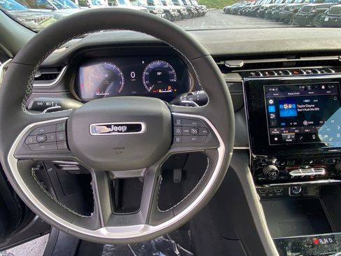 New 2025 Jeep Grand Cherokee L Altitude image 5