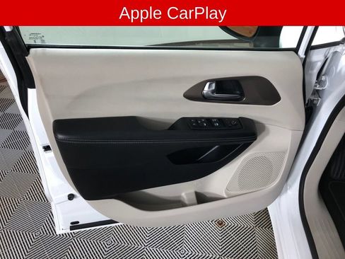 Used 2023 Chrysler Voyager LX FWD image 10