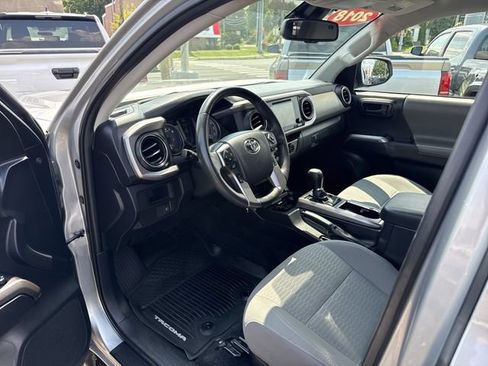 Used 2018 Toyota Tacoma SR5 AWD/4WD image 19