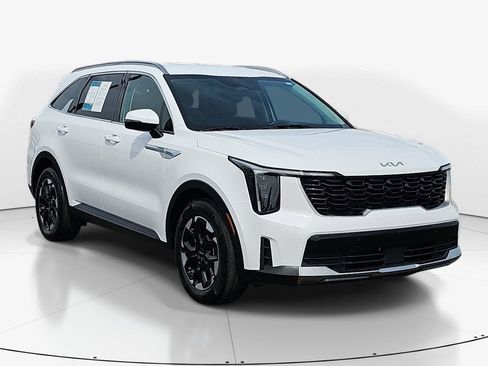 Used 2024 Kia Sorento S FWD image 3