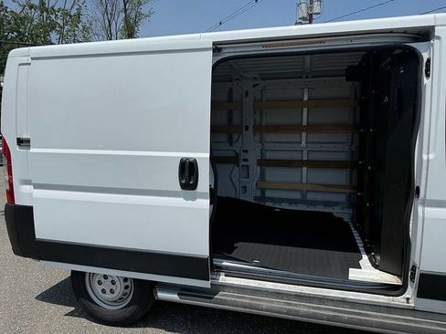 Used 2025 RAM ProMaster 2500 w/ U-Haul Equipment Group FWD image 31