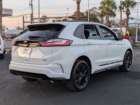 Used 2022 Ford Edge SE w/ Black Appearance Package image 5