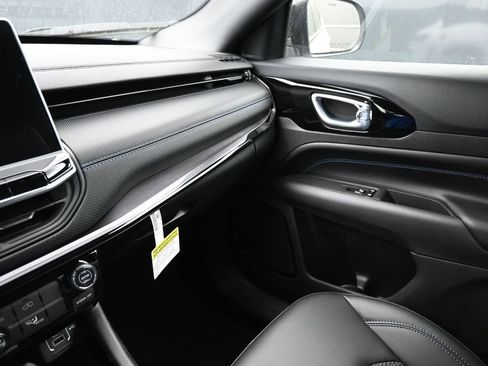 New 2026 Jeep Compass Latitude image 15