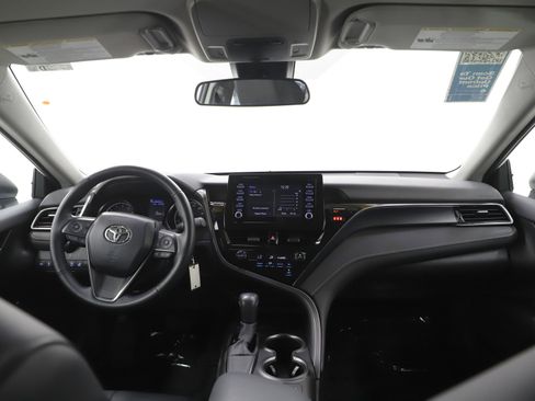 Used 2024 Toyota Camry SE image 13