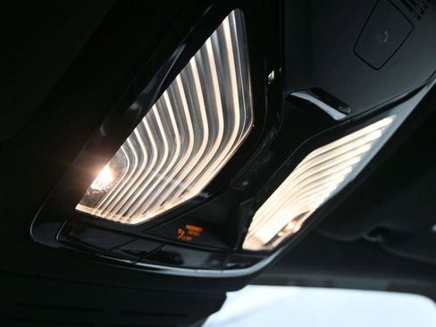 Used 2023 BMW X7 xDrive40i w/ Executive Package image 6