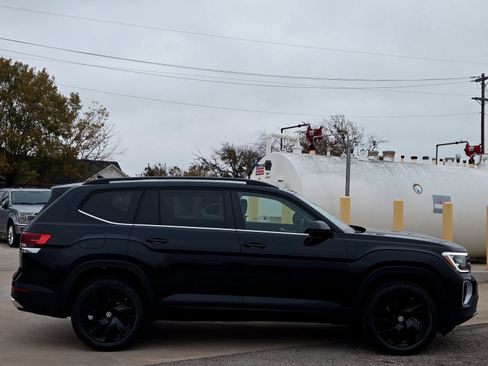 New 2026 Volkswagen Atlas SE FWD image 3