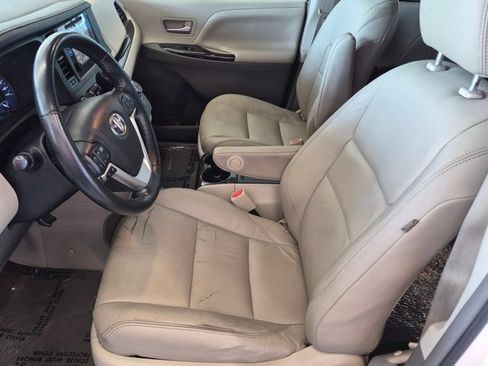 Used 2016 Toyota Sienna XLE FWD image 15