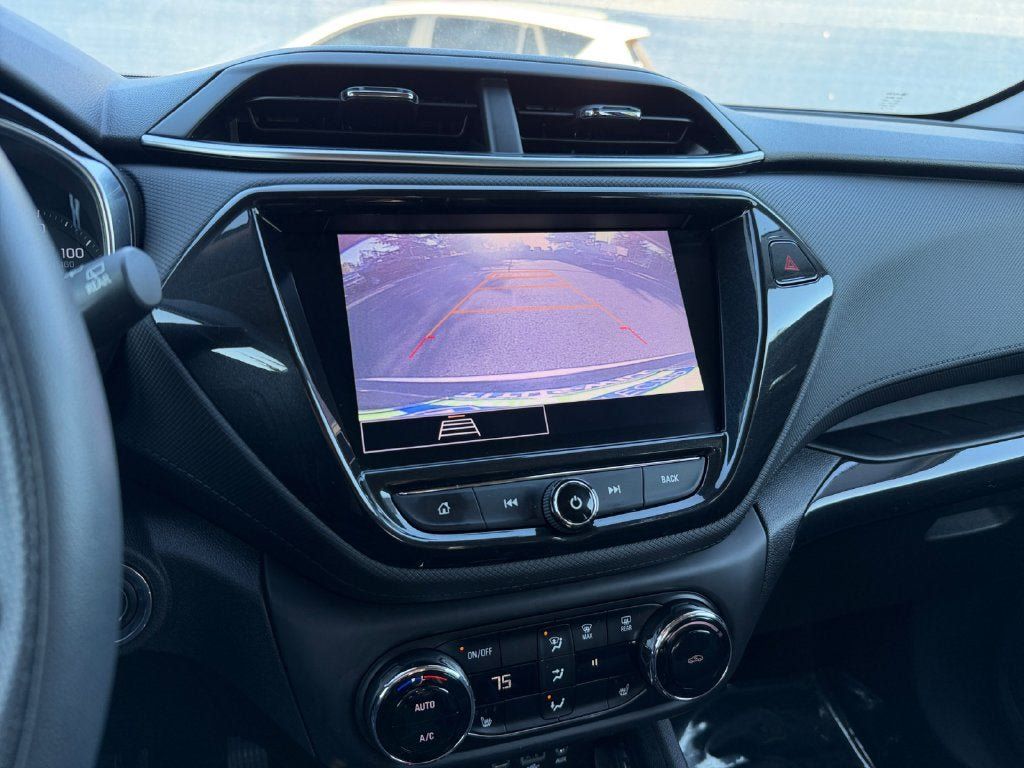 Used 2022 Chevrolet TrailBlazer LT w/ Convenience Package FWD image 18