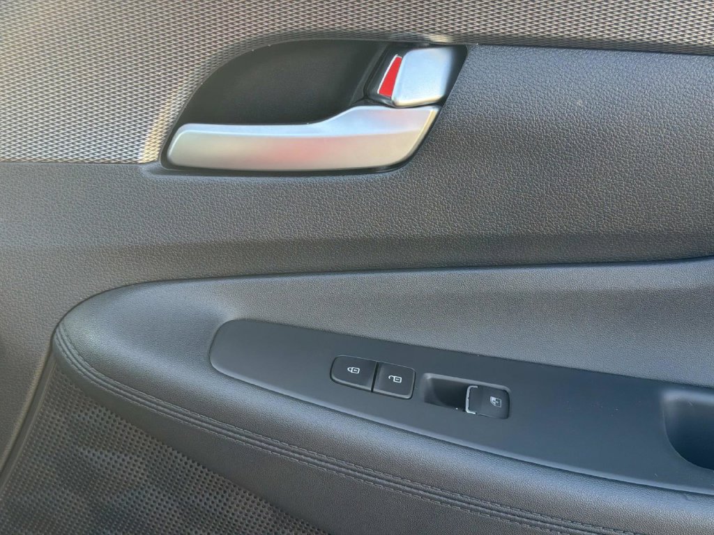 Used 2020 Hyundai Santa Fe SEL FWD image 15