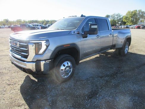 New 2026 GMC Sierra 3500 SLE w/ SLE Value Package image 11