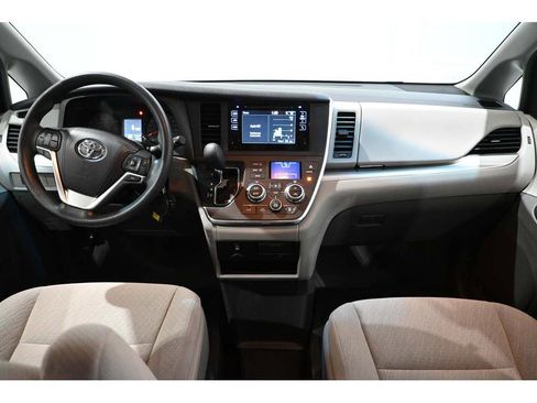 Used 2016 Toyota Sienna LE FWD image 22
