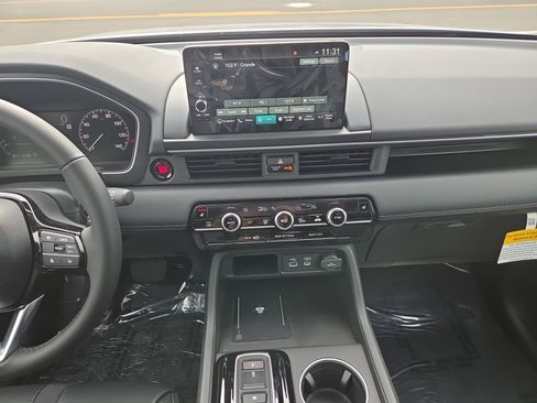 New 2025 Honda Pilot Touring image 25