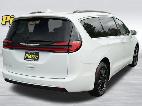 Used 2022 Chrysler Pacifica Touring-L FWD image 7