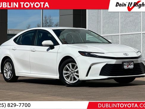 Certified 2025 Toyota Camry LE image 1