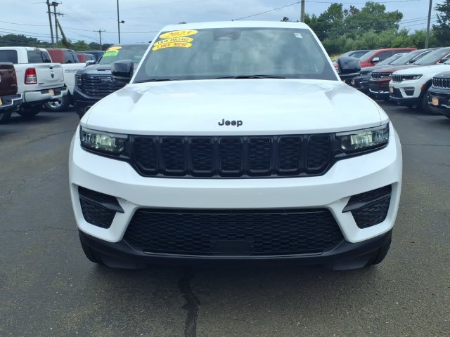 Certified 2023 Jeep Grand Cherokee Altitude AWD/4WD image 3