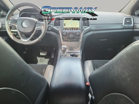 Used 2018 Jeep Grand Cherokee Laredo image 12