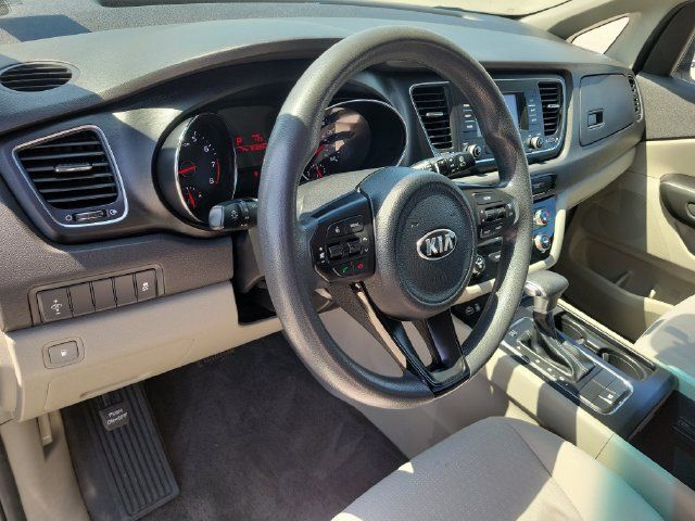 Used 2018 Kia Sedona L FWD image 16