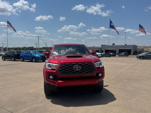 Used 2021 Toyota Tacoma TRD Sport RWD image 3