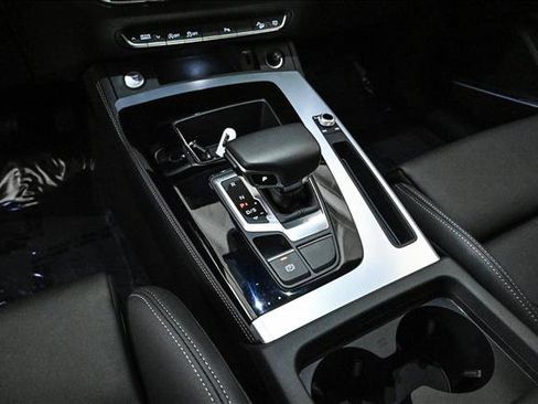 Certified 2025 Audi Q5 2.0T Premium Plus w/ Premium Plus Package image 12