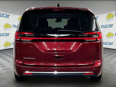 Used 2023 Chrysler Pacifica Touring-L FWD image 5