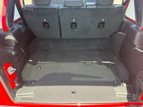 Used 2025 Jeep Wrangler Unlimited Sahara w/ Safety Group AWD/4WD image 38