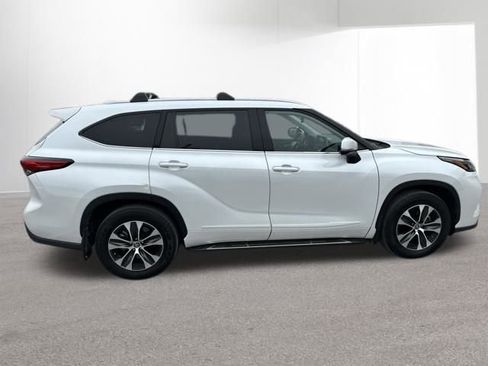 Used 2022 Toyota Highlander XLE image 12